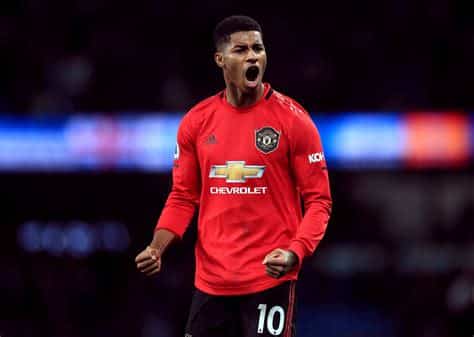 Write informative laconic excerpt under 30 words in mexican spanish for news below. Do not wrap it into quotation marks or html tags. Manchester United forward Marcus Rashford has labelled the criticism he has received this season as "abuse."Rashford has come under fire from fans and pundits following a disappointing campaign during which he managed just eight goals in 40 appearances.- Stream on ESPN+: LaLiga, Bundesliga, more (U.S.)Replying to a post on X, formerly Twitter, which said the way Rashford has been treated is "absolutely disgusting" and "cruel", the 26-year-old England international said the level of criticism has become too much.He wrote: "It is abuse and has been for months. Enough is enough."Rashford reached 30 goals in all competitions for the first time last season and signed a new long-term contract at Old Trafford in the summer, but he has struggled to recreate his best form this year.He was dropped to the bench by manager Erik ten Hag for two games following a poor performance in United&apos;s 1-0 defeat at Newcastle in December while also having his off-field behaviour criticised by the Dutch manager.Rashford&apos;s decision to host a birthday party in a Manchester nightclub just hours after a 3-0 home defeat to rivals Manchester City in November was branded "unacceptable" by Ten Hag.The United manager disciplined the striker again in January after he missed training ahead of an FA Cup tie against Newport County following a trip to a nightclub in Belfast.Rashford missed Wednesday&apos;s 4-2 win over Sheffield United because of an injury picked up during the FA Cup semifinal against Coventry City. He left Wembley limping heavily and is a doubt for Burnley&apos;s visit to Old Trafford on Saturday. ,El delantero del Manchester United, Marcus Rashford, ha calificado las críticas que ha recibido esta temporada como "abuso". Ha enfrentado críticas por su desempeño y comportamiento extracancha.