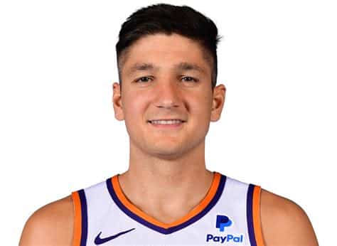 Write informative laconic excerpt under 30 words in mexican spanish for news below. Do not wrap it into quotation marks or html tags. Grayson Allen ha sido transferido a los Milwaukee Bucks desde los Memphis Grizzlies Allen tuvo una buena temporada en los Grizzlies, promediando 10.6 puntos, 3.2 rebotes, 2.2 asistencias y 0.9 robos por partido Se espera que Allen juegue como escolta suplente en los Bucks detrás de Donte DiVincenzo,Grayson Allen se une a los Milwaukee Bucks desde Memphis Grizzlies. Promedió 10.6 puntos, 3.2 rebotes, 2.2 asistencias y 0.9 robos por partido. Será escolta suplente.