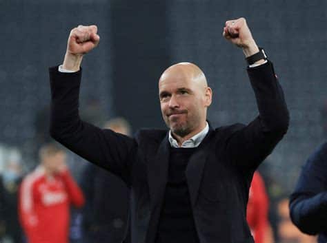 Write informative laconic excerpt under 30 words in mexican spanish for news below. Do not wrap it into quotation marks or html tags. Erik ten Hag has pleaded for "patience" after it was confirmed that Manchester United have missed out on a place in the Premier League&apos;s top four.United&apos;s 1-1 draw with Burnley on Saturday, combined with Aston Villa&apos;s 2-2 draw with Chelsea, means Ten Hag&apos;s team can finish no higher than fifth this season.- Stream on ESPN+: LaLiga, Bundesliga, more (U.S.)Speaking after the draw with Burnley, Ten Hag, who arrived from Ajax in 2022, asked fans and the club&apos;s owners for more time to get things right."We have some very young players and that is why we built this club back and that takes time," Ten Hag said."We built it by bringing in young players like Alejandro Garnacho, Rasmus Højlund and Kobbie Mainoo and they are all in the first season of Premier League. The Premier League gets more and more intense year by year."Those players have to adjust and that takes time. I am very impatient but we need patience."Ten Hag also pointed to United&apos;s past as proof that patience can pay off. Sir Alex Ferguson finished third in the 2004-05 season with a team built around youngsters Wayne Rooney and Cristiano Ronaldo but by 2008 they had been crowned Premier League champions twice and won the Champions League."The great Man United teams they also forget -- 2004-05 -- they didn&apos;t play that great football," Ten Hag said."They were building and it takes time but everyone forgets, even the players who were in the team. They forget they were struggling and needed time to progress."Following the draw with Burnley, Ten Hag was also forced to address the fan reaction to his decision to substitute Mainoo. The teenager was replaced in the 65th minute, prompting a number of supporters inside Old Trafford to boo when he number was held up."They are fans but I have to manage the team," Ten Hag said."You see what the game needs and by that time some freshness and also tactical wise to bring a player on who can keep the ball and is creative."Kobbie, a very young player, was subbed and it was the right decision and you can see the benefit from bringing the fresh legs of Scott [McTominay]."I understand that fans wants to see the skills those players are bringing and contribute to the team, I understand that, but I have to do my job and that is the right decision." ,Erik ten Hag, entrenador de Manchester United, pide paciencia tras quedar fuera del top 4 de la Premier League. Destaca importancia de tiempo para jóvenes talentos.