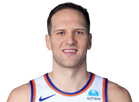 Write informative laconic excerpt under 30 words in mexican spanish for news below. Do not wrap it into quotation marks or html tags. Bojan Bogdanovic is traded from the Utah Jazz to the Detroit Pistons. The Pistons will decide whether to prioritize immediate results or the development of young players in regards to Bogdanovic's role. Bogdanovic's long-term season outlook is uncertain, as he could be a target for trade discussions at the deadline. Last season, Bogdanovic had ups and downs, finishing 130th in fantasy on a per-game basis. Despite a dip in rank from previous seasons, Bogdanovic is still a reliable scorer and three-point shooter. His playing time and production could be affected by competition from other capable scorers on the team. Bogdanovic signed a four-year, $73 million deal with the Jazz in the offseason, but his 2023 season outlook is unclear due to a wrist injury that sidelined him for the playoffs. However, if he continues to receive heavy minutes and maintains his sharpshooting abilities, he has the potential for additional growth.,Bojan Bogdanovic es cambiado de los Utah Jazz a los Detroit Pistons. Su rol dependerá de la estrategia del equipo. Su futuro a largo plazo es incierto.