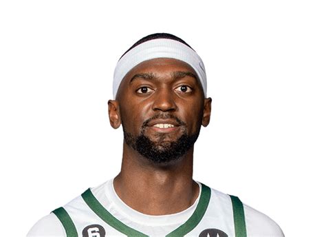 Write informative laconic excerpt under 30 words in mexican spanish for news below. Do not wrap it into quotation marks or html tags. El jugador de baloncesto Bobby Portis tuvo su mejor temporada en 2021 cuando jugó para los Bucks de Milwaukee. Promedió 14,6 puntos, 9,1 rebotes y 1,2 asistencias por partido en 72 apariciones. Portis firmó un contrato de cuatro años y $49 millones con los Bucks, lo que indica que jugará como suplente de Brook Lopez y Giannis Antetokounmpo en la posición de ala-pívot y pívot. A pesar de ser un gran tirador de triples, Portis tuvo una ligera disminución en su porcentaje de acierto de tres puntos en comparación con la temporada anterior, pasando del 47,1% al 39,3%.,Bobby Portis brilló con los Bucks en 2021, firmando contrato millonario y consolidándose como pieza clave en la pintura. Disminución leve en su precisión desde el triple.