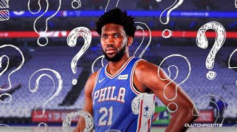 Write informative laconic excerpt under 30 words in mexican spanish for news below. Do not wrap it into quotation marks or html tags. El jugador de baloncesto Joel Embiid de los Philadelphia 76ers tuvo una destacada temporada en 2021-22, promediando 30.6 puntos, 11.7 rebotes, 4.2 asistencias y 1.5 bloqueos en 68 juegos. A pesar de las lesiones que han afectado su carrera, Embiid se ubicó en el segundo lugar de las votaciones al MVP y fue incluido en el segundo equipo All-NBA por segundo año consecutivo. Los expertos esperan que Embiid siga siendo una pieza clave en el juego de los 76ers en la temporada 2022-23, aunque podrían verse afectados por la posible llegada de James Harden y el desarrollo de Tyrese Maxey.,Joel Embiid brilló en la temporada 2021-22 con Philadelphia 76ers. Lesiones no lo detuvieron, acabó 2.º en votaciones MVP y en equipo All-NBA. Futuro prometedor.