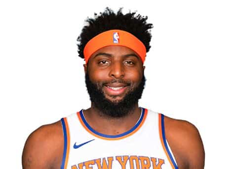 Write informative laconic excerpt under 30 words in mexican spanish for news below. Do not wrap it into quotation marks or html tags. Mitchell Robinson, centro de los Knicks, ha firmado un nuevo contrato de cuatro años con el equipo. A pesar de las lesiones, Robinson ha demostrado ser un jugador valioso en las últimas temporadas y se espera que mantenga su nivel de rendimiento. El fichaje de Isaiah Hartenstein podría afectar el tiempo de juego de Robinson, pero se espera que mantenga su puesto como titular en el equipo.,Mitchell Robinson extiende contrato con los Knicks. A pesar de lesiones, se espera que mantenga su nivel. Isaiah Hartenstein podría afectar su tiempo de juego.