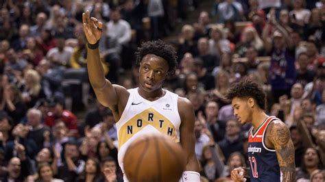 Write informative laconic excerpt under 30 words in mexican spanish for news below. Do not wrap it into quotation marks or html tags. OG Anunoby tuvo una temporada decepcionante con los Raptors de Toronto. Anunoby promedió 17.1 puntos, 5.5 rebotes, 2.6 asistencias, 1.5 robos y 2.4 triples por partido, pero su porcentaje de campo fue el más bajo de su carrera. A pesar de las lesiones y la profundidad en el frente de los Raptors, Anunoby sigue siendo un jugador clave en el equipo y puede ser valioso en fantasy si se mantiene saludable. Fuente: Rotowire.com,Disappointing season for OG Anunoby with the Toronto Raptors. Despite injuries and shooting struggles, he remains a key player with fantasy potential if healthy. Source: Rotowire.com.