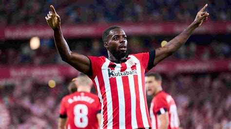 Write informative laconic excerpt under 30 words in mexican spanish for news below. Do not wrap it into quotation marks or html tags. Athletic Club forward Iñaki Williams played two years with a two-centimetre shard of glass on his left foot unknowingly, his club coach Ernesto Valverde has said.The Ghana international underwent surgery to treat a painful scar on his left foot on Tuesday and that was when doctors discovered there was a piece of glass embedded in the sole of his foot.- Stream on ESPN+: LaLiga, Bundesliga, more (U.S.)Iñaki posted an image on Instagram stories showing the piece of glass that was removed from his foot earlier this week.Valverde explained that two years ago during a vacation, Iñaki had stepped on a glass that resulted in a deep foot wound."Iñaki Williams has broken a record for consecutive games played and has won a Copa del Rey whilst having a two-centimetre glass stuck in the sole of his foot," Valverde said on Friday. "It&apos;s amazing, but it&apos;s like that."He [Iñaki] has given me permission to tell this story because it is worth telling."For a few months he was reporting discomfort in his scar."He was undergoing treatment and after the Copa del Rey final -- on April 6 -- he had an MRI and he still had a glass stuck in the sole of his foot. When they stitched him up [two years ago], they left a glass of about two centimetres and it was already approaching the bone or a tendon."The doctor and I started laughing [when we found out] because we couldn&apos;t believe it."Iñaki, 29, had played a LaLiga record run of 251 consecutive games for Athletic before it ended in January 2023 after picking up a rare injury.He has scored 14 goals in 39 appearances in all competitions this season and started alongside his brother, Nico Williams, in the Copa del Rey final win against RCD Mallorca on April 6. ,El delantero del Athletic Club, Iñaki Williams, jugó dos años con un pedazo de vidrio incrustado en su pie izquierdo sin saberlo, reveló su entrenador Ernesto Valverde.