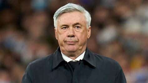 Write informative laconic excerpt under 30 words in mexican spanish for news below. Do not wrap it into quotation marks or html tags. Real Madrid manager Carlo Ancelotti said on Monday he is looking forward to his future at the club, describing his second trophy-laden spell in charge as like a "honeymoon."The LaLiga and Spanish Super Cup champions are in superb form as they enjoy a 28-game unbeaten run heading into Tuesday&apos;s leaugue game against Alavés.- Stream on ESPN+: LaLiga, Bundesliga, more (U.S.)Ancelotti&apos;s side can lift another title when they take on Borussia Dortmund in the Champions League final on June 1 at Wembley.When asked how he is feeling, Ancelotti told a news conference: "I&apos;m very well, better than ever. The honeymoon continues. I&apos;m excited and happy with what can happen. There&apos;s no pressure in these press conferences."You [journalists] are all being too affectionate with me. But the problem is that I know that sooner or later the blows will come. But now that there are no blows, I&apos;m enjoying it."Ancelotti, 64, began this season with just a year remaining on his contract but signed a contract extension in December that will keep him at the Bernabéu until June 2026.The Italian coach returned to the club in 2021 for his second spell in charge and won a LaLiga and Champions League double in his first season back.Madrid won LaLiga with four games to spare and are 15 points clear of nearest rivals Girona.They have won 28 and lost just one of their 35 league games this season."It has been a simple season thanks to the players," Ancelotti said. "We have to take advantage of these [remaining league] games to have good rhythm and motivation. Tomorrow the players that rested against Granada will play. The aim is to arrive with the team in top form."After the game against Alavés, I will give the players three days off. The team needs to rest. It has been a demanding season. We have two weeks to prepare well for the final."Jude Bellingham, who is in the race to finish as the top scorer in LaLiga, will feature on Tuesday.Since joining Madrid in a €103 million ($111m) transfer from Borussia Dortmund last summer, the England midfielder has scored 18 league goals in 26 appearances -- one goal less than Villlarreal&apos;s Alexander Sørloth, who leads LaLiga&apos;s goascoring chart."The truth is that Bellingham has already achieved the aim," Ancelotti said. "He&apos;s had an outstanding season, surprised everyone, helped the team. We are not going to ask him for more. It&apos;s not important for us that he is the &apos;pichichi&apos; [league&apos;s top scorer]. It&apos;s his first year here and no one expected it." ,Ancelotti feliz en Real Madrid, mira hacia el futuro con ilusión. Equipo en racha invicta de 28 partidos. Próximo desafío: final de la Champions League.