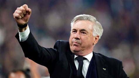 Write informative laconic excerpt under 30 words in mexican spanish for news below. Do not wrap it into quotation marks or html tags. Carlo Ancelotti has said Real Madrid are "in Champions League mode" ahead of their final clash with Borussia Dortmund at Wembley on Saturday. Madrid played their last LaLiga game of the season on Saturday -- a 0-0 draw with Real Betis -- having wrapped up the league title weeks earlier, and now have a week to prepare for the Champions League final.- Stream on ESPN+: LaLiga, Bundesliga, more (U.S.)The Spanish giants are the most successful team in European Cup history, winning the competition 14 times, including five in the last decade."The cold sweat arrives on Saturday afternoon," Ancelotti said  at Madrid&apos;s pre-final media day at their Valdebebas training ground."The fear, that&apos;s normal. I have experience. My team gives me confidence and hope. They look focused on the game. They&apos;re in Champions League mode."Ancelotti&apos;s teams have reached nine European Cup finals -- three as a player, and six as a manager -- and he is now hoping to land his second Champions League since returning to Madrid in 2021 for his second spell as coach."It&apos;s always the same ahead of these games," he said. "Excitement, happiness, being involved in the most important game of the season... We&apos;re not on holiday yet, and the other teams are. They&apos;ll see the game on TV."Ancelotti refused to confirm that back-from-injury Thibaut Courtois would start the final in goal, ahead of Andriy Lunin, as ESPN has reported."It&apos;s very difficult," Ancelotti said. "Of course it&apos;s really difficult, because both of them deserve to play this final. Lunin has had a fantastic season, Courtois is back from his injury.""One of the two is going to play," he added, laughing, "and the other will be on the bench."The Italian coach said midfielder Toni Kroos -- who announced his retirement last week -- doesn&apos;t need another trophy to be remembered as a club legend."Let&apos;s hope he can end his career with the Champions League, he deserves it," Ancelotti said. "He&apos;s gone down in Real Madrid history, he&apos;s already there, but ending with a Champions League would be fantastic." ,Ancelotti asegura que el Real Madrid está "en modo Champions League" para la final contra el Borussia Dortmund. Madrid persigue su 15° título europeo.