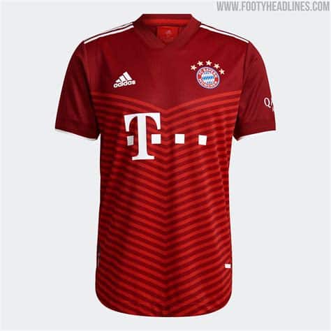 Write informative laconic excerpt under 30 words in mexican spanish for news below. Do not wrap it into quotation marks or html tags. Much to the relief of many Bayern Munich fans, the Bundesliga giants have confirmed that they will be ditching their cursed 2023-24 home kit and returning to a more familiar red design for next season.In fact, it&apos;s hard to imagine how club and manufacturers Adidas could have made the 2024-25 uniform any more red.- Stream on ESPN+: LaLiga, Bundesliga, more (U.S.)The German giants caused a stir among fans last July when they announced they were planning to break with modern custom and unveiled a home kit with a predominantly white jersey.Unfortunately, that shirt corresponded with something of an awful season for Bayern, who floundered as perennial nearly-men Bayer Leverkusen upset the status quo by stampeding to the Bundesliga title, thus ending the Bavarians&apos; 11-year reign as champions. Of course, at time of writing they could still win the Champions League this season, but this is what counts as a bad season at the Allianz Arena.As such, Bayern have quickly moved to draw a line under their domestic shortcomings by revealing that the club will be returning to their "magic" triple red kit (i.e. red shirt, red shorts and red socks) in the hope that it will expedite their return to the Bundesliga summit.The clubs say that the 2024-25 home kit "reflects the heartbeat and passion that unites the players on the pitch with the fans in the stands." Slightly spurious metaphors aside, the kit is actually quite possibly the reddest that Bayern have ever produced, with three different hues making up the overall design.Bayern also claim that the use of three different shades of a red is a visual reference to their successes of the past, being the only German men&apos;s team to have won the league, cup and European treble. Just not this season, unfortunately.The kit will be worn in a match for the first time in the women&apos;s DFB-Pokal final against Wolfsburg on May 9 before the men&apos;s team turn out in it for their final home game of the season three days later, also against Wolfsburg (stream LIVE at 11:30 a.m. ET on ESPN+).The club are also keen to point out that they are now the first top-level German club to adorn their new kit with a QR code, which is printed on the sleeve and allows fans to access digital content provided by their stadium sponsor, Allianz.We&apos;re guessing Bayern fans would rather have a 12th consecutive Bundesliga shield to be celebrating at the moment, but the trailblazing implementation of a shirt-based barcode for next season probably makes for a serviceable runner-up prize. ,Bayern Munich vuelve al rojo después de abandonar kit maldito. Nuevo diseño destaca tres tonos de rojo para recuperar gloria en la Bundesliga.