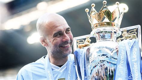 Write informative laconic excerpt under 30 words in mexican spanish for news below. Do not wrap it into quotation marks or html tags. Manchester City will ask Pep Guardiola for a final decision on his future by Christmas, a source has told ESPN.Guardiola has one year left on his contract at the Etihad Stadium.- Stream on ESPN+: LaLiga, Bundesliga, more (U.S.) City would like the 53-year-old to commit to a new deal after leading an unprecedented era of success with 15 major trophies, including six Premier League titles, since arriving in 2016. But Guardiola&apos;s strong relationship with director of football Txiki Begiristain means he will be given the freedom to decide how and when he leaves.He is leaning towards leaving City after the new expanded FIFA Club World Cup in 2025, and a source has told ESPN that the club would like a final decision by Christmas.A source has told ESPN that City are conscious of how big a task it will be to replace Guardiola and want as much time as possible to come up with a succession plan and assess potential replacements.Guardiola has already hinted that his time at City is coming to an end. Following the 3-1 win over West Ham which earned a record fourth successive title, he admitted he is "closer to leaving than staying."He also said he is "tired" and suggested he is lacking motivation to prepare for another season in charge.City expect Guardiola to honour the final year of his contract but, according to a source, accept that he could leave in 2025.After spending four years in charge at Barcelona and three years at Bayern Munich, Guardiola has already spent longer than he expected in charge at the Etihad. A source has told ESPN that Guardiola is unlikely to take another job in club management but he does hold an ambition to lead a national team at a major tournament.The next World Cup is scheduled to take place in the United States in 2026. Guardiola last entered the final year of his City contract in the summer of 2022. He ended up agreeing a new two-year deal on a trip to Abu Dhabi during the break for the World Cup in Qatar. ,El Manchester City pedirá a Pep Guardiola una decisión final sobre su futuro para Navidad, según fuente de ESPN. Guardiola tiene un año restante en su contrato.