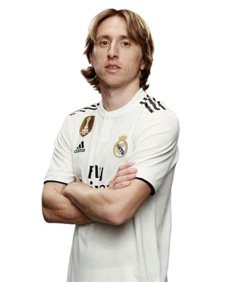 Write informative laconic excerpt under 30 words in mexican spanish for news below. Do not wrap it into quotation marks or html tags. BERLIN, Germany -- Luka Modrić has told ESPN he will reveal his Real Madrid future soon but for now he is focused on Euro 2024 with Croatia, who debut in the competition against Spain at the Olympiastadion in Berlin on Saturday.Modrić, 38, is out of contract with Madrid at the end of the month but sources have told ESPN the midfielder is expected to pen a one-year extension following teammate Toni Kroos&apos; decision to retire this summer."You&apos;ll know that very soon," Modrić told ESPN Argentina when asked if he will renew with Los Blancos, who he won a sixth Champions League with earlier in June.Luka Modrić in Croatia training on Friday. Dan Mullan/Getty Images"Right now I&apos;m focused on Croatia. When the time comes, everyone will know, I can&apos;t say more."Modrić will take part in his ninth major tournament with Croatia in Germany this month. His first was the 2006 World Cup, which was also in Germany, and he could yet take that tally to 10 if he reaches the 2026 World Cup in the United States, Mexico and Canada, when he will be 40."I&apos;m at an age where I&apos;m day-to-day and can&apos;t think ahead too much," he added when asked if this could be his last tournament for his country."I know I don&apos;t have a lot of football left, I&apos;m at the end of my career. How much more I don&apos;t know."During his career with Croatia, Modrić has helped his country reach a World Cup final in 2018, where they lost to France, and to a third-placed finish in the same competition in Qatar 18 months ago."I&apos;ve always believed in myself, but I&apos;ve always said if someone gave me a piece of paper and said &apos;Write down what you want to achieve in your career,&apos; I definitely would&apos;ve been afraid to write all this down," he said in a news conference."I didn&apos;t expect all this to happen. After all these years, though, here I am."Modrić&apos;s longevity in international football contrasts with the youthfulness of Spain winger Lamine Yamal, who aged 16 will become the youngest player to ever feature in the finals if he lines up against Croatia this weekend.Barcelona&apos;s Yamal was not even born when Modrić took part in his first major tournament in 2006."It makes me feel old when I hear things like that," Modrić said when the age difference was pointed out to him."But what I can say is that age doesn&apos;t matter. Whether you are young or old, the most important thing is what you show on the pitch."[Yamal] has done incredible things this season. Everyone sees him as a big threat for this Spain side. He has enormous potential and an incredible career ahead of him."Croatia and Spain feature in one of the toughest groups in the tournament, with holders Italy and Albania completing Group B.It will be vital for both teams to get off to a good start in Berlin on Saturday and Modrić said Croatia have repeatedly shown they belong in the top tier of international football despite often being unfancied."Being the dark horses, we don&apos;t mind about that," Modrić said. "Everyone else being the favourites, us being the dark horses, we&apos;re used to that. We have to show our unity."We&apos;re here to make a big result. I think we&apos;ve shown in last the few years we belong at the top of European football."In these championships we&apos;ve missed the last step to make a really good result. I hope we can do that at this tournament and really do something big." ,El mediocampista Luka Modrić revelará pronto su futuro con el Real Madrid. Por ahora, concentra en la Euro 2024 con Croacia.