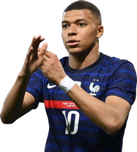 Write informative laconic excerpt under 30 words in mexican spanish for news below. Do not wrap it into quotation marks or html tags. Jun 21, 2024, 07:27 PM ETKylian Mbappé watched from the sidelines as France squandered numerous chances in a 0-0 draw against the Netherlands at Euro 2024 on Friday.Mbappé&apos;s absence seemed to blunt France&apos;s attack, leading coach Didier Deschamps to acknowledge a lack of &apos;efficiency.&apos;"My only regret is that we didn&apos;t have enough efficiency," Deschamps said. "We had several good opportunities but couldn&apos;t find the net. Without goals, we can&apos;t secure wins."Mbappé trained with a mask on Thursday, raising hopes of his participation. However, Deschamps opted for caution, unwilling to risk his star player in the second group stage match."I didn&apos;t bluff [in his press conference Thursday about Mbappé&apos;s status]. He is better. Everyday that passes is a day won. If tonight had been a decisive game, I would have maybe thought about it differently," Deschamps said."But it&apos;s important for me to think about how he feels. He took a nasty blow, and he&apos;s going to have to wear a mask. It may change his vision too, but that is also the risk he will take.Antoine Griezmann, donning the captain&apos;s armband in Mbappé&apos;s absence and leading an attacking trio alongside Ousmane Dembélé and Marcus Thuram, missed France&apos;s best chances."I had a couple of opportunities that didn&apos;t go my way," admitted Griezmann. "Defensively we were sound, but the goals just weren&apos;t there. We need to stay calm, the goals will come."Real Madrid&apos;s Aurélien Tchouaméni stepped up to fill the void left by Mbappé&apos;s absence in the lineup. He nearly made the most of the opportunity, coming close to scoring with a well-directed header that went just over the crossbar."We faltered in the final moments, be it the final pass or shot," Tchouaméni admitted. "We need to improve to win these matches. We created chances, so victory was within reach. Now we need to focus on rectifying our mistakes. The top priority is qualification and winning the group."The draw leaves both France and Netherlands on four points after two matches. Poland&apos;s earlier 3-1 defeat to Austria confirms their elimination, regardless of the result in their final group game against France.Information from The Associated Press contributed to this report ,Francia empata 0-0 con Holanda en Euro 2024. Mbappé ausente. Deschamps lamenta falta de eficacia. Griezmann lidera ataque. Tchouaméni destaca en remplazo.