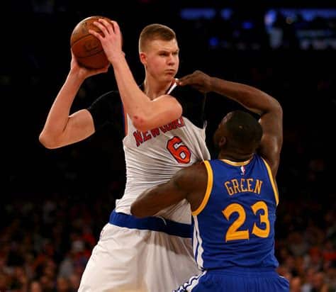 Write informative laconic excerpt under 30 words in mexican spanish for news below. Do not wrap it into quotation marks or html tags. Kristaps Porzingis ha tenido altibajos en su carrera debido a lesiones, pero ha demostrado tener habilidades únicas como promediar al menos 1.5 triples y 1.5 bloqueos por partido en cuatro de seis temporadas en la NBA. Promedió 20.2 puntos, 8.1 rebotes y 2.3 asistencias la temporada pasada. A pesar de sus números destacados, la consistencia estadística de Porzingis se ve empañada por su incapacidad de mantenerse saludable. Solo jugó en 51 partidos la temporada pasada y ha perdido una parte significativa del calendario en las últimas seis temporadas, incluyendo la temporada 2018-19 en la que no jugó en absoluto. A pesar de las preocupaciones por lesiones, Porzingis mostró un buen desempeño después de ser transferido a Washington la temporada pasada, promediando 22.1 puntos, 8.8 rebotes, 2.9 asistencias, 1.7 triples y 1.5 bloqueos por partido. Si logra mantenerse saludable, se espera que produzca números destacados nuevamente en la próxima temporada.,Kristaps Porzingis, talentoso pero afectado por lesiones, ha demostrado habilidades únicas en la NBA. Su rendimiento mejora con la salud.