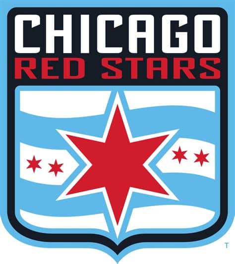 Write informative laconic excerpt under 30 words in mexican spanish for news below. Do not wrap it into quotation marks or html tags. The Chicago Red Stars set a new single-game NWSL attendance record with an announced crowd of 35,038 fans watching the team&apos;s matchup with Bay FC at Wrigley Field Saturday.The special one-off match at the the Chicago Cubs&apos; historic home beat the previous mark of 34,130, set by Seattle Reign in the final regular-season home game for U.S. women&apos;s national team legend Megan Rapinoe in October 2023.It was the first time in 80 years that a professional women&apos;s sporting event was held at Wrigley Field."On behalf of the Red Stars, I would like to thank all fans and every person who helped us welcome this record-breaking crowd to Wrigley Field," said Chicago Red Stars president, Karen Leetzow."Chicago has truly shown the country what&apos;s possible when we level the playing field with a centrally located stadium that is easy to access, and give these world-class athletes the support they deserve. Our club could not be prouder to call Chicago home tonight."This historic match is not just momentous for the Red Stars, but for the NWSL and the future of women&apos;s professional soccer. Tonight, Chicago proved once again that fans are hungry to witness the intense level of competition that exists on the pitch every week in the NWSL and around the world."The Red Stars, who regularly play their home games at SeatGeek Stadium in Bridgeview, Illinois, lost Saturday&apos;s game 2-1 to Bay FC, a first-year expansion team.The team has struggled to attract fans in Bridgeview, seeing the league&apos;s lowest average attendance in 2023 at 4,848. ,Las Chicago Red Stars establecieron un nuevo récord de asistencia en un partido de la NWSL con 35,038 aficionados en Wrigley Field.