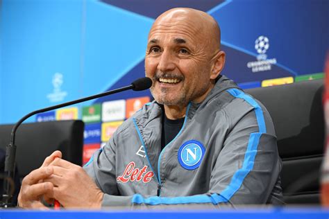 Write informative laconic excerpt under 30 words in mexican spanish for news below. Do not wrap it into quotation marks or html tags. Luciano Spalletti will keep his job as Italy head coach despite his side&apos;s poor performances at Euro 2024, with their campaign ending on Saturday in a 2-0 defeat against Switzerland in the round of 16.Gabriele Gavrina, the head of the Italian FA, confirmed the d4ecision in a news conference on Sunday."Spalletti has our full trust and we will move forward with him. It is not thinkable to change head coach and stop this project," he said."This is a big disappointment. We are all responsible and we won&apos;t abandon the project started with Spalletti."The former Napoli manager -- who won the Serie A title in 2023 -- has only been in charge of the national side for nine months. In 14 games he has seven wins, four draws and three losses. Two of those defeats were at this year&apos;s European Championship.In August, he signed a three year contract until September 2026 and will aim to take this team to the World Cup in the United States, Canada and Mexico."I have not been the best Spalletti possible. Yesterday we made an unacceptable step backwards," Spalletti said."I think I know what is needed to fix things. I want to make the squad younger and recreating it starting from the bottom."Luciano Spalletti will remain as head coach of Italy. Bernd Thissen/picture alliance via Getty ImagesItaly only qualified for the knockout stages after a miraculous last minute equaliser from Zaccagni in a 1-1 draw against Croatia in the third group-stage match.They beat Albania 2-1 in their opening game, before being dominated by Spain despite only losing 1-0. In each of their four games at the Euros, they went behind. ,Italia mantiene a Luciano Spalletti como seleccionador pese al mal desempeño en la Euro 2024. El presidente de la Federación confirmó la decisión.