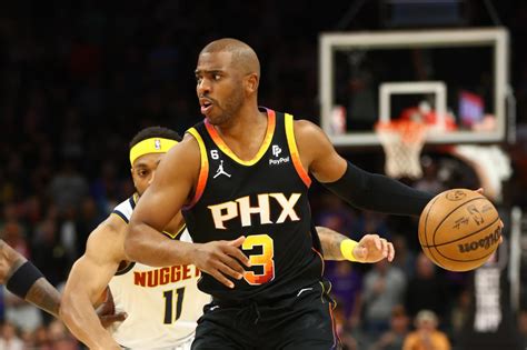 Write informative laconic excerpt under 30 words in mexican spanish for news below. Do not wrap it into quotation marks or html tags. Chris Paul muestra una temporada fuerte a pesar de su edad y lesiones pasadas. Firmó un contrato de cuatro años y $120 millones con los Phoenix Suns. Esperamos que Paul juegue un papel importante en el éxito del equipo en la próxima temporada.,Chris Paul, a pesar de su edad y lesiones, firma con los Phoenix Suns por $120 millones. Su contribución será clave.