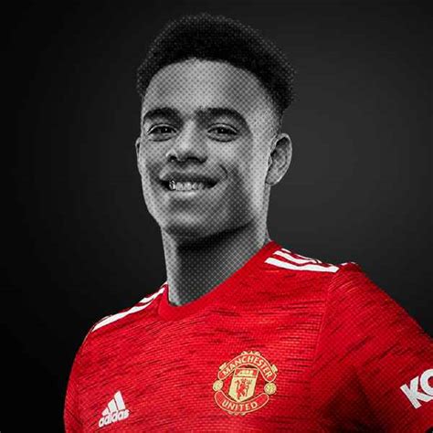 Write informative laconic excerpt under 30 words in mexican spanish for news below. Do not wrap it into quotation marks or html tags. Manchester United expect both Jadon Sancho and Mason Greenwood to report back to training if they have not left the club by the start of preseason, a source has told ESPN.United have told players not involved in the European Championship or Copa América to return to Carrington on July 8.The club are working on finding Sancho and Greenwood new clubs, but if they remain United players by that deadline they will be expected back in training.Greenwood, who is wanted by Lazio, Juventus, Napoli and Marseille, could potentially train at Carrington for first since since January 2022, when he was suspended following his arrest on suspicion of attempted rape, controlling and coercive behaviour and assault.Jadon Sancho and Mason Greenwood are expected to report for preseason training. PAUL ELLIS/AFP via Getty ImagesThe case against the forward was dropped in February 2023 and Greenwood restarted his career on loan at Getafe last season.A source has told ESPN that arrangements for Sancho&apos;s potential return have not yet been finalised.The 24-year-old, who spent the second-half of last season on loan at Borussia Dortmund, has not trained with the first-team since his public fall-out with manager Erik ten Hag in September.Sources have told ESPN that Sancho has been offered to Barcelona and Juventus, but a valuation of around £40 million ($51m) is proving a stumbling block for interested clubs.United&apos;s preference is to agree permanent departures for both Sancho and Greenwood, although accepting loan offers has not been ruled out.Meanwhile, United are continuing to reshape Ten Hag&apos;s staff ahead of the new season after holding talks with Go Ahead Eagles manager Rene Hake.Negotiations with Hake -- who worked with Ten Hag during his team at FC Twente -- have progressed and the 52-year-old is set to be offered a role in the backroom team at Old Trafford.A source has told ESPN that Hake is in line to be part of a shake-up of the coaching staff, which is also set to include the appointment of former United striker and former PSV Eindhoven manager Ruud van Nistelrooy.It leaves the futures of current assistants Mitchell van der Gaag and Steve McClaren, who both arrived with Ten Hag in 2022, unclear.Forwards coach Benni McCarthy is also set to leave with his contract due to expire at the end of the month. ,Manchester United espera que Jadon Sancho y Mason Greenwood regresen al entrenamiento si no han dejado el club antes de la pretemporada.