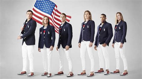 El equipo de Estados Unidos usará trajes deportivos con blazers azul marino y jeans en la ceremonia de apertura de los Juegos Olímpicos de París. Ralph Lauren diseñó los uniformes.