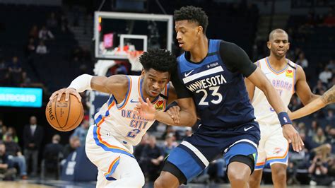 Write informative laconic excerpt under 30 words in mexican spanish for news below. Do not wrap it into quotation marks or html tags. Shai Gilgeous-Alexander tuvo una exitosa temporada 2022-23, siendo seleccionado en el equipo All-NBA y produciendo la tercera mejor temporada fantasy en la categoría de producción total en ocho categorías. Gilgeous-Alexander aumentó su eficacia al centrarse en anotar en la pintura y obtuvo un promedio de 10.9 tiros libres por partido. A pesar de jugar para un equipo en reconstrucción, se espera que Gilgeous-Alexander siga siendo la opción número uno en ataque y aumente sus números en la próxima temporada.,Shai Gilgeous-Alexander brilló en la temporada 2022-23 con el equipo All-NBA y destacada producción fantasy, centrado en anotar en la pintura.