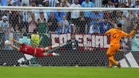 Write informative laconic excerpt under 30 words in mexican spanish for news below. Do not wrap it into quotation marks or html tags. ,El equipo mexicano de fútbol vence a su rival en un emocionante partido de la Copa Oro. ¡Viva México!