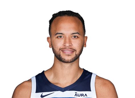 Write informative laconic excerpt under 30 words in mexican spanish for news below. Do not wrap it into quotation marks or html tags. El jugador de baloncesto Kyle Anderson se unirá a los Timberwolves esta temporada después de pasar cuatro años con los Grizzlies. A pesar de un tiro de tres débil, Anderson ha sido eficiente en el rango de flotador y es un defensor sólido. Tiene potencial para ser una opción de fantasía en ligas estándar. En la temporada pasada, Anderson promedió 7.6 puntos, 5.3 rebotes, 2.7 asistencias y 1.8 robos y bloqueos combinados en 21.5 minutos por partido. Aunque su rol en los Timberwolves aún no está claro, Anderson podría tener un papel importante como sexto hombre y competirá por minutos en las posiciones de alero y escolta.,Kyle Anderson, ex-Grizzlies, se une a los Timberwolves. Destaca en flotadores y defensa. Promedió 7.6 puntos la temporada pasada. Rol clave esperado.