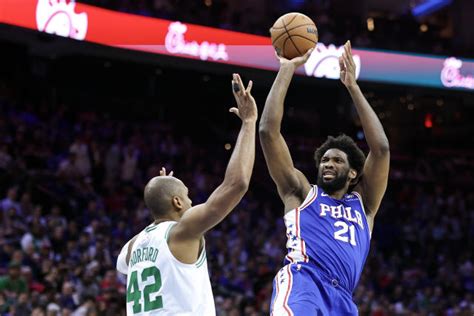 Write informative laconic excerpt under 30 words in mexican spanish for news below. Do not wrap it into quotation marks or html tags. El jugador de la NBA Joel Embiid ha sido nombrado MVP de la temporada 2022-23. Embiid lideró la liga en puntos por partido (33.1) y fue el mejor centro en ambos lados de la cancha. Anotó de manera eficiente y promedió 10.2 rebotes, 4.2 asistencias, 1.7 bloqueos y 1.0 robos por partido.,Joel Embiid, nombrado MVP de la NBA 2022-23, destacó con sus impresionantes estadísticas de puntos, rebotes, asistencias, bloqueos y robos por partido.