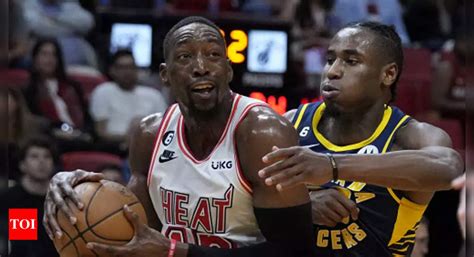 Write informative laconic excerpt under 30 words in mexican spanish for news below. Do not wrap it into quotation marks or html tags. Bam Adebayo se ha convertido en un jugador clave para el Heat de Miami en la posición de centro. Adebayo promedió 20.4 puntos, 9.2 rebotes, 3.2 asistencias, 1.2 robos y 0.8 bloqueos en la temporada 2022-23. A pesar de no destacar en ninguna categoría individual, su juego completo y su disponibilidad lo convierten en un jugador valioso para los equipos de fantasía.,Bam Adebayo, jugador clave del Heat de Miami en la posición de centro. Promedia 20.4 puntos, 9.2 rebotes, 3.2 asistencias, 1.2 robos y 0.8 bloqueos en la temporada 2022-23. Valioso en fantasía.