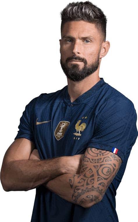 Write informative laconic excerpt under 30 words in mexican spanish for news below. Do not wrap it into quotation marks or html tags. Aug 12, 2024, 06:11 PM ETLAFC head coach Steven Cherundolo said Olivier Giroud will be available to play for the MLS team for the first time on Tuesday night in the Leagues Cup match against the San Jose Earthquakes at BMO Stadium in Los Angeles.Though LAFC signed Giroud on a free transfer at the end of April, he didn&apos;t officially join the team until Aug. 1 after playing in the European Championship with France."Olivier will be available for tomorrow," Cherundolo said in the press conference ahead of the match.Giroud is set to debut in Leagues Cup after a successful 2023-24 season with AC Milan, where he recorded 15 goals and eight assists in 35 regular-season matches. Former France teammate Hugo Lloris expects the forward to make an immediate impact, and propel the development of the squad."He&apos;s a great player and can only be a good addition for LAFC. Obviously, it&apos;s easier for me to talk because I know him really well, but he is going to bring his personality, leadership and experience," said Lloris at the MLS All-Star Game."I still believe he comes here to keep winning, that&apos;s how he is. He is going to help this young team continue the development. For me personally, it&apos;s going to be a really good experience at this state of our careers. We didn&apos;t expect to share this last experience together.Olivier Giroud competed with France at Euro &apos;24 before joining his new side LAFC this summer. Getty Images"But I think in his mind, he always wanted to come to MLS one day or another. I think it was just the right time for him to come."Giroud comes to the United States after 18 years in the top professional leagues in Ligue 1, the Premier League and Serie A, which included the past four seasons with AC Milan. He has 285 goals in 716 club matches.The former Arsenal striker revealed at his introductory press conference on Aug. 2, that the LA Galaxy contacted him in 2021. However, he rejected the MLS team at the time to sign for Milan before ultimately signing for LAFC."It&apos;s a bit funny ... I signed for AC Milan [in 2021], before that, I met someone from LA Galaxy," Giroud said at his presentation by LAFC two weeks ago. "I told them it&apos;s not the right time for me to leave Europe."To join LAFC for me is destiny, God wanted me to be there with you guys."Now, Giroud and LAFC will attempt to beat the Earthquakes in the round of 16 clash to advance to the tournament&apos;s quarterfinal. ,El técnico de LAFC, Steven Cherundolo, aseguró que Olivier Giroud estará disponible por primera vez para el equipo de la MLS en el partido de Leagues Cup contra San Jose Earthquakes.