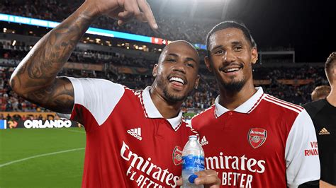 Write informative laconic excerpt under 30 words in mexican spanish for news below. Do not wrap it into quotation marks or html tags. ,Arsenal vence 2-0 al Fulham en victoria importante para mantener la posición en la liga. Lacazette y Leno destacan.