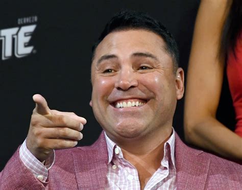 Oscar De La Hoya snaps at Dana White: “When a guy slaps his wife in public”