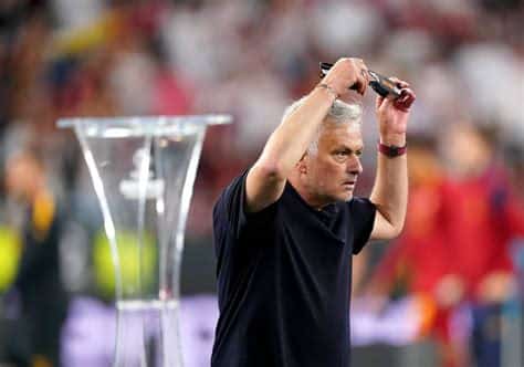 Write informative laconic excerpt under 30 words in mexican spanish for news below. Do not wrap it into quotation marks or html tags. Aug 14, 2024, 05:47 AM ETFenerbahce coach José Mourinho has said the Europa League is "more adapted to our level" after the Turkish giants missed out on Champions League football for the 2024-25 season.Mourinho&apos;s side drew 1-1 in extra-time with Lille on Tuesday and were consequently knocked out in the third qualifying round of Europe&apos;s elite continental competition, losing 3-2 on aggregate."I am experienced and realistic enough to say that in Champions league we would not have a chance to reach the last stages of the competition," Mourinho said after the game. "In the Europa League we will have chances because we will play teams of our level."It would be great to play in Champions League but we would never have a chance to go far in the competition. The Europa League is more adapted to our level."We do lose financially because the Champions League is an important boost for the club and we lose the chance to play against the biggest team in the world. But we would never win the Champions League, we would never reach the Champions League final. We could beat one or two big teams ... We can do a great Europa League but only if, I can only say if."Mourinho, who won the Champions League at FC Porto and Inter Milan, has already emphasised that his priority this season is to end Fenerbahce&apos;s 10-year Super Lig title drought.José Mourinho told a news conference that Fenerbahce had a better chance of success in the Europa League. Cemal Yurttas/Anadolu via Getty ImagesMourinho, who signed a two-year contract with Fenerbahce in June six months after being dismissed by Roma, knows competing in all fronts will be more difficult considering the new revamped European competitions."I don&apos;t even know why the Europa League is going to be this way," the former Chelsea and Manchester United coach said. "The same as the Champions [League], I don&apos;t know the reason why. We have to adapt to something new for everybody."It&apos;s an accumulation of matches until December, not six [games] but eight. So basically we are playing every week in midweek. It&apos;s a competition that is a bit strange. We play eight matches, four at home, four away, against some opponents that only play at home, against other opponents that only play away."It&apos;s strange but it is what it is. Money makes decisions and we have to adapt to it. Hopefully our rivals in the Super Lig will face the same situation. But it&apos;s not going to be easy. We have a good squad and we will try to keep the team fresh. I want to inject ambition to the team to do well." ,José Mourinho afirma que la Europa League se ajusta más a su nivel tras Fenerbahce perder la clasificación para la Champions League. Apuesta por el título de la Super Lig.