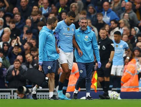 Write informative laconic excerpt under 30 words in mexican spanish for news below. Do not wrap it into quotation marks or html tags. Manchester City midfielder Rodri will miss the remainder of the season. Michael Regan/Getty ImagesMANCHESTER, England -- Manchester City midfielder Rodri will miss the rest of the season, manager Pep Guardiola has confirmed.Rodri suffered a knee injury during the 2-2 draw with Arsenal and travelled to Barcelona for tests on Monday.Speaking at a news conference on Friday, Guardiola confirmed the Spain international has now undergone surgery and will be sidelined for the rest of the campaign."He had surgery this morning. ACL and some meniscus, we think. Next season he will be with us. This season is over. Unfortunately we got the worst news but that is what happened, we will be there to support him and move forward step by step." ESPN BET is owned and operated by PENN Entertainment, Inc. and its subsidiaries (&apos;PENN&apos;). ESPN BET is available in states where PENN is licensed to offer sports wagering. Must be 21+ to wager. If you or someone you know has a gambling problem and wants help, call 1-800-GAMBLER.Copyright: © 2024 ESPN Enterprises, Inc. All rights reserved. ,Rodri, mediocampista del Manchester City, se perderá el resto de la temporada debido a una lesión en la rodilla. Pep Guardiola confirmó la noticia.