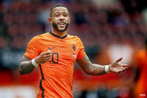 Write informative laconic excerpt under 30 words in mexican spanish for news below. Do not wrap it into quotation marks or html tags. Sep 6, 2024, 05:13 PM ETNetherlands international forward Memphis Depay has finalized a free-agent deal to join Brazilian powerhouse Corinthians, sources told ESPN.Depay, 30, is set to join the Sao Paulo-based club on a two-year deal, sources said. He&apos;s expected to arrive in Brazil next week and be officially introduced to Corinthians fans ahead of the Copa Brasil match against Juventude on Thursday.After scoring 13 goals in 22 starts for Barcelona from 2021-23, he joined Atlético Madrid last season and managed only nine goals in 12 starts. His best club season came in 2014-15 with PSV Eindhoven, where he was the top scorer with 22 goals and five assists.That form sparked a €34 million transfer to Manchester United, but his time at Old Trafford was marked by problems on and off the field. He scored just seven goals and three assists in 45 games.Depay has been a key player for the Netherlands national team, scoring 46 goals in 98 appearances since 2013. He is the country&apos;s second all-time goal scorer behind Robin van Persie. ,El delantero internacional holandés Memphis Depay se une al Corinthians de Brasil en un contrato de dos años como agente libre.