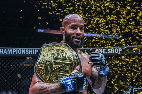 Dana White salutes Demetrious Johnson after retirement: ‘I was defending him from the fans’