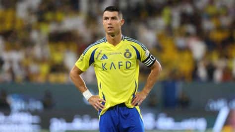 Write informative laconic excerpt under 30 words in mexican spanish for news below. Do not wrap it into quotation marks or html tags. Sep 16, 2024, 10:03 AM ETCristiano Ronaldo has been ruled out of Al Nassr&apos;s AFC Champions League Elite opener. FAYEZ NURELDINE/AFP via Getty ImagesCristiano Ronaldo has a virus and did not travel to Iraq with Al Nassr for Monday&apos;s AFC Champions League Elite debut match at Al Shorta, the team announced on Sunday.Al Nassr said that the Portugal forward "wasn&apos;t feeling well" and "was diagnosed with a viral infection," adding that the team physician confirmed he needs to rest, meaning he will miss the contest against the Baghdad-based clubPlaying for Portugal in the Nations League, Ronaldo recently scored against both Croatia and Scotland to take his men&apos;s-record tally of international goals to 132.Ronaldo won five UEFA Champions Leagues but has yet to win a major trophy with Al Nassr.It&apos;s the first edition of the Elite version, which replaced the AFC Champions League as Asia&apos;s top club tournament.Ronaldo&apos;s debut in the Elite tournament could now come against Qatari club Al Rayyan on Sept. 20 in Riyadh. ,Cristiano Ronaldo está fuera del debut de Al Nassr en la AFC Champions League Elite debido a un virus. Deberá descansar y podría jugar el 20 de septiembre.