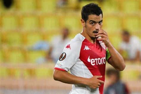 Write informative laconic excerpt under 30 words in mexican spanish for news below. Do not wrap it into quotation marks or html tags. Sep 9, 2024, 04:51 PM ETFrance soccer player Wissam Ben Yedder was taken into custody over the weekend and will stand trial on charges of "sexual assault in a state of inebriation," a judicial official told The Associated Press on Monday.Nice prosecutor Damien Martinelli told the AP the public prosecutor&apos;s office has appealed against the decision not to remand Ben Yedder in custody after the player was released following his arrest.Sports newspaper L&apos;Equipe first reported earlier Monday that Ben Yedder, who was without a club since his contract with Monaco expired at the end of last season, was summoned to appear in court and has been placed under judicial supervision.Martinelli said the trial has been set for Oct. 15.The Nice prosecutor did not give more details about the case.L&apos;Equipe reported Ben Yedder was arrested after a woman born in 2001 filed a lawsuit for sexual assault. The alleged events took place on Friday night in Ben Yedder&apos;s car, the newspaper added.In a separate legal case last year, Ben Yedder was charged with "rape, attempted rape and sexual assault" over another incident in the south of France.The 34-year-old Ben Yedder notched 16 goals and three assists in the French league last season to help Monaco finish second behind Paris Saint-Germain.In five seasons at Monaco, the France international scored 118 goals in 201 appearances in all competitions to become the second all-time leading scorer for the club behind retired Argentine striker Delio Onnis (223).Ben Yedder has 19 caps for France, the last in June 2022. ,El jugador de fútbol francés Wissam Ben Yedder fue arrestado por presunto "asalto sexual en estado de embriaguez" y enfrentará juicio el 15 de octubre.