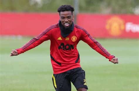 Write informative laconic excerpt under 30 words in mexican spanish for news below. Do not wrap it into quotation marks or html tags. Sep 4, 2024, 11:28 AM ETAngel Gomes has reflected on leaving Manchester United to join French Ligue 1 side Lille after earning his first call-up to the England national side.Gomes, 24, signed for Lille from United in 2020, before being sent out on loan to Portuguese side Boavista for the 2020-21 season.He has since returned to France, and his form has prompted England interim head coach Lee Carsley to pick Gomes for games against the Republic of Ireland and Finland.Asked what it was like to leave his boyhood club at such a young age, Gomes said: "When I left it was more for the idea to better myself as player and obviously as a person."I knew that eventually I would be able to create a pathway for myself to be in this position that I&apos;m in now. It was difficult leaving the club that I was at from [six years old]. From then it has been an uphill trajectory but also with a lot of difficulties and difficult moments. But being in this position now makes it all worth it."Gomes was on an extended list of players who were under consideration for Gareth Southgate&apos;s squad for the European Championship last summer, and said missing out spurred him on.Angel Gomes has earned his first England call up. Carl Recine/Getty Images"Yeah believe it or not I was pre-selected in the group of a lot of [England] players," Gomes said."Whenever the squad was getting announced I would get the email. But obviously you get told whether you get a phone call or you&apos;ll know whether you&apos;re in the squad or not. I missed it a lot of the times but I knew if I kept going that sooner or later I would be able to create a pathway for myself. I&apos;m just thankful that I&apos;m here now and I&apos;m able to showcase myself."I just didn&apos;t quite make the group but it&apos;s always fuel to keep going."England face the Republic of Ireland in Dublin on Saturday before they face Finland at Wembley on Tuesday. ,Angel Gomes reflexiona sobre su salida del Manchester United para unirse al Lille en la Ligue 1, tras su primer llamado a la selección inglesa.