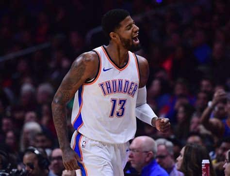 Write informative laconic excerpt under 30 words in mexican spanish for news below. Do not wrap it into quotation marks or html tags. Paul George de Los Angeles Clippers se espera esté listo para el inicio de la temporada de la NBA luego de una lesión en la rodilla derecha que lo marginó de los playoffs pasados. (Fuente: undisclosed) Las últimas temporadas de George han sido de las mejores en su carrera, promediando más de 20 puntos y demostrando un buen desempeño en ambos extremos de la cancha. (Fuente: undisclosed) A pesar de su historial de lesiones, George sigue siendo una estrella del fantasy basketball, aunque los gerentes de equipos deben tener en cuenta ese riesgo al seleccionarlo en el draft. (Fuente: undisclosed),Paul George de los Clippers está listo para la temporada de la NBA tras lesión; destacado desempeño pese a historial de lesiones.