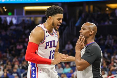 Write informative laconic excerpt under 30 words in mexican spanish for news below. Do not wrap it into quotation marks or html tags. Tobias Harris ha sido un jugador consistente en las últimas temporadas de la NBA. En la temporada 2022-23, promedió 14.7 puntos, 5.7 rebotes, 2.5 asistencias, 0.9 robos y 1.7 triples por partido. A pesar de que su producción ha disminuido ligeramente, Harris ha logrado aumentar su eficiencia. Se espera que continúe siendo una pieza clave en el ataque de los 76ers. Con la posible salida de James Harden, Harris podría tener un papel más destacado en el equipo. Se recomienda seleccionarlo en rondas intermedias a tardías de los drafts de fantasía.,Tobias Harris, jugador clave de los 76ers de la NBA, se destaca por su eficiencia y podría asumir un rol más prominente en ausencia de James Harden.