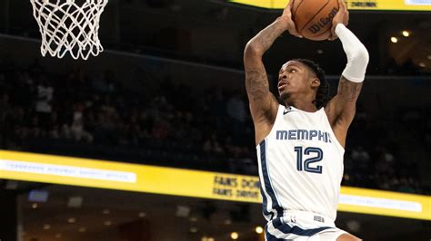 Write informative laconic excerpt under 30 words in mexican spanish for news below. Do not wrap it into quotation marks or html tags. Ja Morant suspendido 25 partidos por mostrar un arma en Instagram - Fuente: Not specified Los Grizzlies adquieren a Marcus Smart tras la suspensión de Morant - Fuente: Not specified,Suspensión de Ja Morant por mostrar un arma en Instagram. Grizzlies adquieren a Marcus Smart tras la sanción.