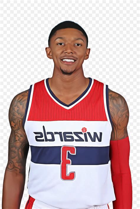 Write informative laconic excerpt under 30 words in mexican spanish for news below. Do not wrap it into quotation marks or html tags. Suns adquiere al escolta Bradley Beal Beal se espera que sea el base titular de los Suns Beal firmó un contrato de cinco años y $251 millones con los Wizards durante la temporada baja Los Suns realizaron una gran adquisición en la temporada baja al obtener al escolta Bradley Beal. Se espera que Beal sea el base titular del equipo, junto a Devin Booker y Kevin Durant, lo que podría aumentar su valor en fantasy basketball. A pesar de las lesiones que ha sufrido en las últimas temporadas, Beal sigue siendo un jugador muy talentoso. Firmó un contrato de cinco años y $251 millones con los Wizards en la temporada baja y se espera que sea una selección popular en los drafts de fantasy en las rondas cuatro o cinco.,Suns adquieren a Bradley Beal como refuerzo clave; se espera como base titular junto a Devin Booker. Jugador talentoso, firmó gran contrato con los Wizards.