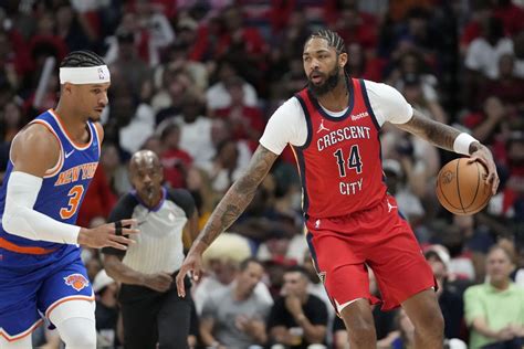 Write informative laconic excerpt under 30 words in mexican spanish for news below. Do not wrap it into quotation marks or html tags. El jugador de baloncesto Brandon Ingram ha mostrado un progreso constante en su carrera. Durante la temporada pasada, Ingram promedió 24.7 puntos y 5.8 asistencias por partido. Sin embargo, la llegada de Zion Williamson y las lesiones han afectado su valor fantasy.,Brandon Ingram, jugador de baloncesto en progreso con promedio de 24.7 puntos y 5.8 asistencias. Valor fantasy afectado por Zion Williamson y lesiones.