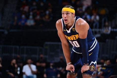 Write informative laconic excerpt under 30 words in mexican spanish for news below. Do not wrap it into quotation marks or html tags. Aaron Gordon tuvo una exitosa temporada en los Nuggets, promediando 16.3 puntos por partido con un impresionante porcentaje de tiros de campo del 56.4%. A pesar de estar en la sombra de Nikola Jokic y Jamal Murray, Gordon logró números sólidos de rebotes, asistencias, robos y tapones. Aunque su porcentaje de tiros libres fue bajo, Gordon fue una opción fantástica en el draft de fantasía y podría mejorar aún más en la próxima temporada.,Aaron Gordon destacó en los Nuggets con 16.3 puntos por partido y un impresionante 56.4% de tiros de campo. A pesar de ser eclipsado, su rendimiento fue sólido.