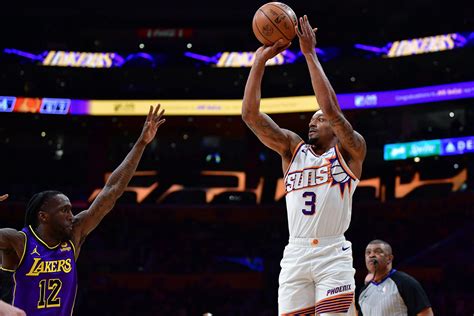 Write informative laconic excerpt under 30 words in mexican spanish for news below. Do not wrap it into quotation marks or html tags. Bradley Beal se unirá a los Phoenix Suns en un importante traspaso, formando un trío ofensivo con Devin Booker y Kevin Durant Se espera que Beal sea el base titular de los Suns y se espera un aumento en sus asistencias y eficiencia Beal ha promediado 27.1 puntos, 4.4 rebotes, 5.6 asistencias y 1.1 robos en las últimas cuatro temporadas con los Washington Wizards,Bradley Beal se une a los Phoenix Suns en traspaso clave; formará trío ofensivo con Booker y Durant. Promedia 27.1 puntos, 4.4 rebotes y 5.6 asistencias.