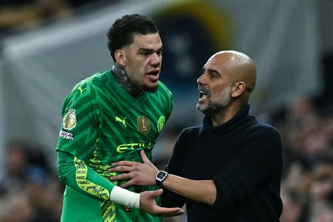 Write informative laconic excerpt under 30 words in mexican spanish for news below. Do not wrap it into quotation marks or html tags. Pep Guardiola said that Éderson remained at Manchester City during the summer because no club met their asking price for the goalkeeper.Ederson was the subject of interest from both Al Nassr and Al Ittihad during the transfer window.But speaking after the Brazil goalkeeper made a number of key saves to help City to a 3-2 win over Fulham on Saturday, Guardiola said he was glad an acceptable offer never arrived."He knew from day one I didn&apos;t want it, we didn&apos;t want it but the truth, I&apos;m going to tell the truth, the offer didn&apos;t come," Guardiola said. "The real offer, because they make an offer, but to be for the keeper, for the team who won four Premier Leagues in a row, they have a value, you know, have a price. Otherwise, he cannot leave. This is the truth."Ederson has won six Premier League titles since arriving from Benfica in 2017.He has twice been named in the PFA Premier League team of the year and won the Premier League golden glove three years in a row between 2020 and 2022.Ederson joined Manchester City in 2017. Photo by Shaun Botterill/Getty ImagesThe 31-year-old has kept his place as City&apos;s No. 1 this season despite competition from Stefan Ortega, who signed a new contract in the summer."I said many times, how many years we are together? Eight years with Eddie? The success we had without him, I cannot visualise, I cannot," Guardiola said. "We are lucky to have him. Hopefully, he&apos;s happy."Ederson is an important player, but I always had the feeling that Stefan is an exceptional player. And sometimes Ederson has to have the feeling that he has to perform well, otherwise Stefan can&apos;t play. And this competition, a healthy competition they have -- because they respect and they have an incredible relation -- make our team better." ,Guardiola reveló que Éderson se quedó en Manchester City porque ningún club pagó su precio; el portero interesó a Al Nassr y Al Ittihad.