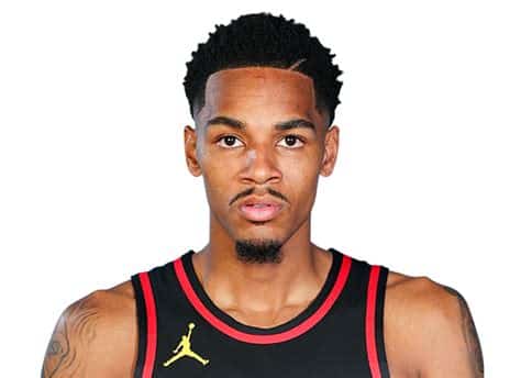 Write informative laconic excerpt under 30 words in mexican spanish for news below. Do not wrap it into quotation marks or html tags. Dejounte Murray firma una extensión de contrato de 4 años y $120 millones con los Hawks Murray promedió 20.5 puntos, 5.3 rebotes, 6.1 asistencias y 1.5 robos la temporada pasada Se espera que Murray mantenga su nivel de juego si continúa jugando junto a Trae Young Fuentes: ESPN, NBA.com,Dejounte Murray renueva con Hawks por $120M. Promedio destacado la temporada pasada. Se proyecta alto rendimiento si juega con Trae Young. (Fuentes: ESPN, NBA.com)