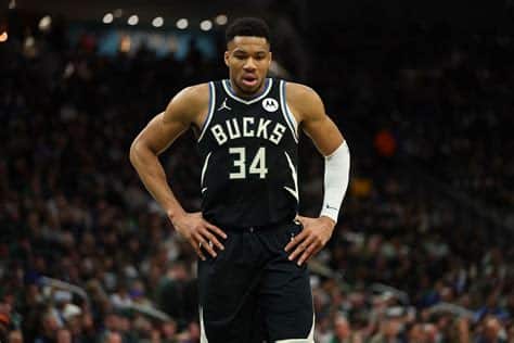 Write informative laconic excerpt under 30 words in mexican spanish for news below. Do not wrap it into quotation marks or html tags. Giannis Antetokounmpo, jugador de los Bucks, es un candidato recurrente al premio MVP de la NBA. Antetokounmpo ha mejorado sus números año tras año, estableciendo récords personales en puntos y tiros libres por partido. A pesar de sus habilidades como anotador y reboteador, Antetokounmpo tiene un bajo porcentaje de tiros libres y problemas de lesiones recurrentes.,Giannis Antetokounmpo, favorito al MVP de la NBA, ha marcado récords personales pero enfrenta desafíos con sus tiros libres y lesiones.