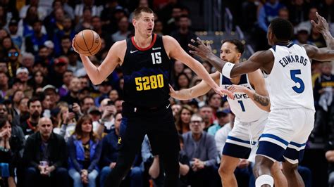 Write informative laconic excerpt under 30 words in mexican spanish for news below. Do not wrap it into quotation marks or html tags. Nikola Jokic, jugador de los Nuggets, se perdió el premio MVP de la temporada 2022-23, pero ganó el premio de MVP de las Finales. Jokic lideró la liga con 29 triple-dobles la temporada pasada y tuvo un porcentaje de tiro real de 70.1%. A pesar de la llegada de Jamal Murray y Michael Porter Jr., Jokic sigue siendo una opción segura y popular en los draft de fantasy de la NBA.,Nikola Jokic se coronó MVP de las Finales tras liderar con 29 triple-dobles y un impresionante 70.1% en tiros la pasada temporada. Apuesta segura en los draft de la NBA.