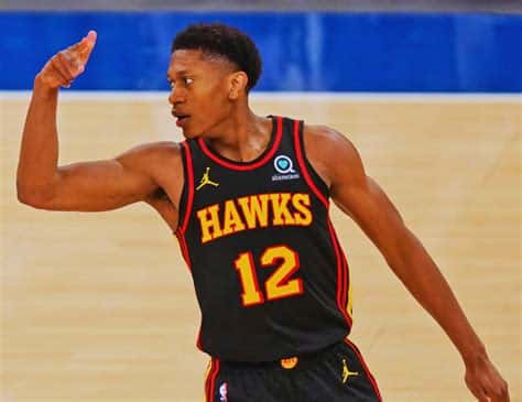 Write informative laconic excerpt under 30 words in mexican spanish for news below. Do not wrap it into quotation marks or html tags. De'Andre Hunter, jugador de los Atlanta Hawks, espera tener una mayor participación en la ofensiva esta temporada. Hunter promedió 15.4 puntos, 4.2 rebotes, 1.4 asistencias y 1.5 triples por partido la temporada pasada. A pesar de ser un buen defensor, se espera que Hunter mejore en las estadísticas defensivas para ser una opción más valiosa en el fantasy.,De'Andre Hunter, jugador de los Atlanta Hawks, busca incrementar su protagonismo en ataque esta temporada. Con promedios sólidos, también busca mejorar en defensa.