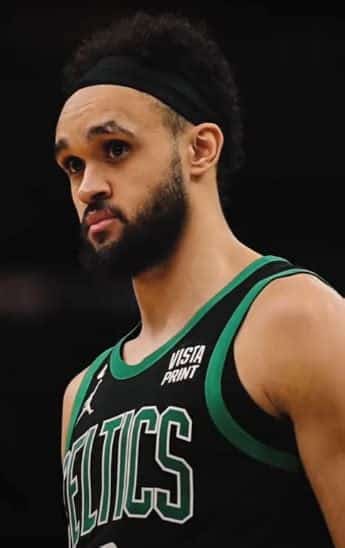 Write informative laconic excerpt under 30 words in mexican spanish for news below. Do not wrap it into quotation marks or html tags. El base Derrick White podría comenzar la temporada como escolta titular para los Boston Celtics después del intercambio de Marcus Smart a Memphis. Fuente: Coach Joe Mazzulla. A pesar de sus habilidades defensivas, White podría perder minutos con la adición de Jrue Holiday en los Celtics. Podría compartir minutos con Payton Pritchard como relevo. Fuente: RotoWire. En los San Antonio Spurs, White tendrá la oportunidad de tener un rol más destacado en la ofensiva tras la partida de DeMar DeRozan. Será uno de los principales anotadores del equipo. Fuente: RotoWire.,Derrick White cambia de rol de base a escolta titular con los Celtics tras intercambio de Marcus Smart. En los Spurs, se espera que sea uno de los principales anotadores.