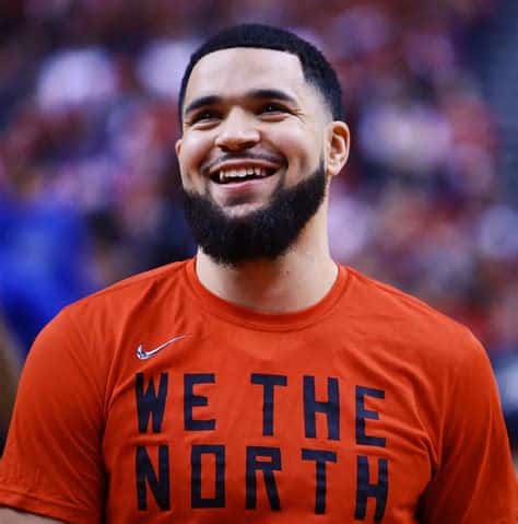 Write informative laconic excerpt under 30 words in mexican spanish for news below. Do not wrap it into quotation marks or html tags. El base Fred VanVleet firmó con los Houston Rockets y su tiempo de juego se reducirá, lo que puede afectar ligeramente su producción en fantasía. VanVleet tuvo un papel fundamental en los Toronto Raptors en temporadas anteriores, pero su salida del equipo y el menor tiempo de juego en Houston pueden afectar su desempeño. Pese a la reducción en su tiempo de juego, VanVleet sigue siendo un jugador confiable y puede tener un valor total más alto si juega más de 70 partidos en la temporada.,Fred VanVleet firma con los Rockets. Su producción en fantasía podría disminuir por menos tiempo de juego, pero sigue siendo un jugador confiable. ¡Atentos!